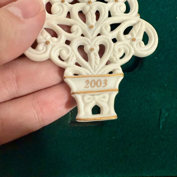Wedgewood England In Box 2003 White Gold Christmas Tree Ornament Decor - Picture 7 of 7